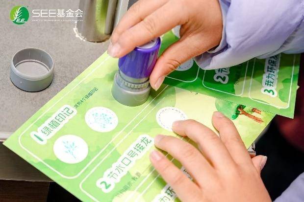 “美丽中国我是行动者”第四届全国青少年生态环境四格漫画湖南赛区优秀作品公益展开幕(图2)